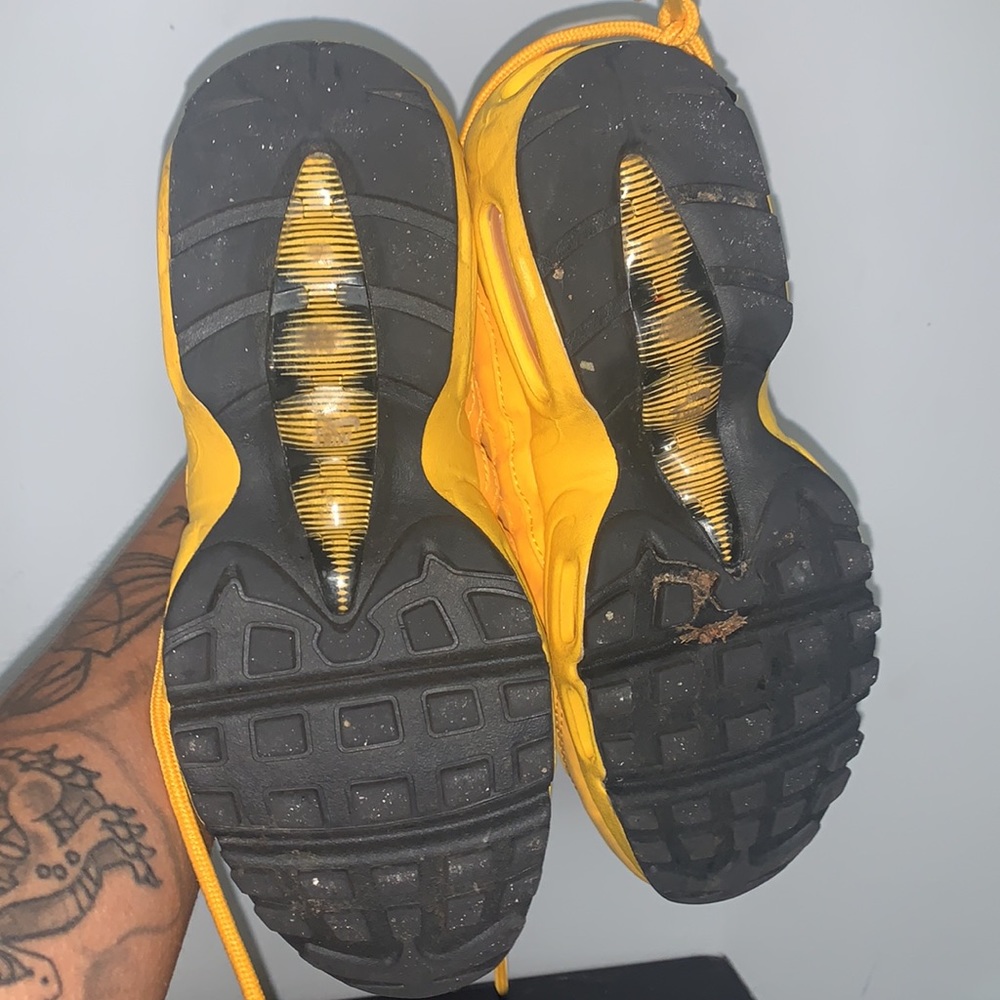 Nikes - Picture 3 of 6